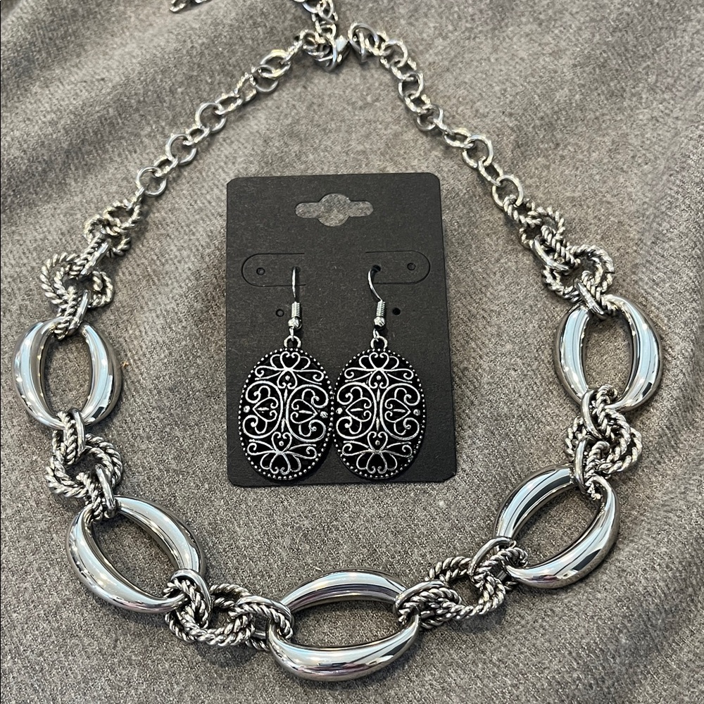 ๐ป3/$15 Silvertone Linked Chain Necklace & Earring Set - Picture 1 of 5